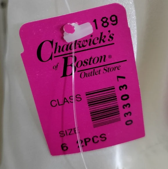 Cream halter-back gown - Picture 7 of 7